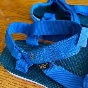 Never worn Teva sandals size 7.5 men